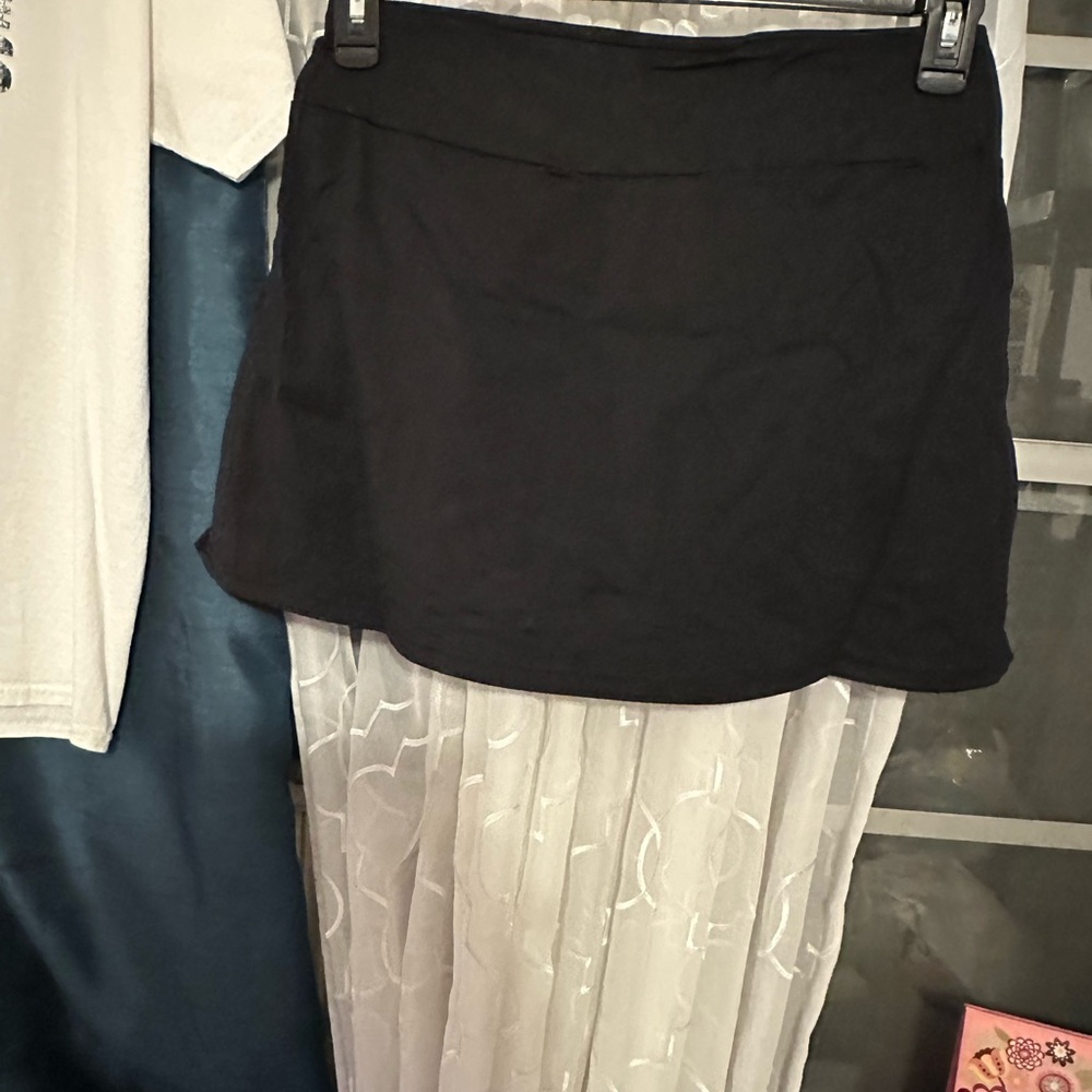 OQQ Black V-Front Skort